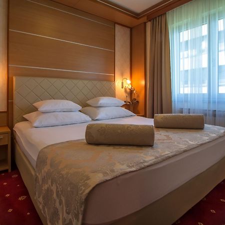 Hotel Cezar Баня-Лука Экстерьер фото