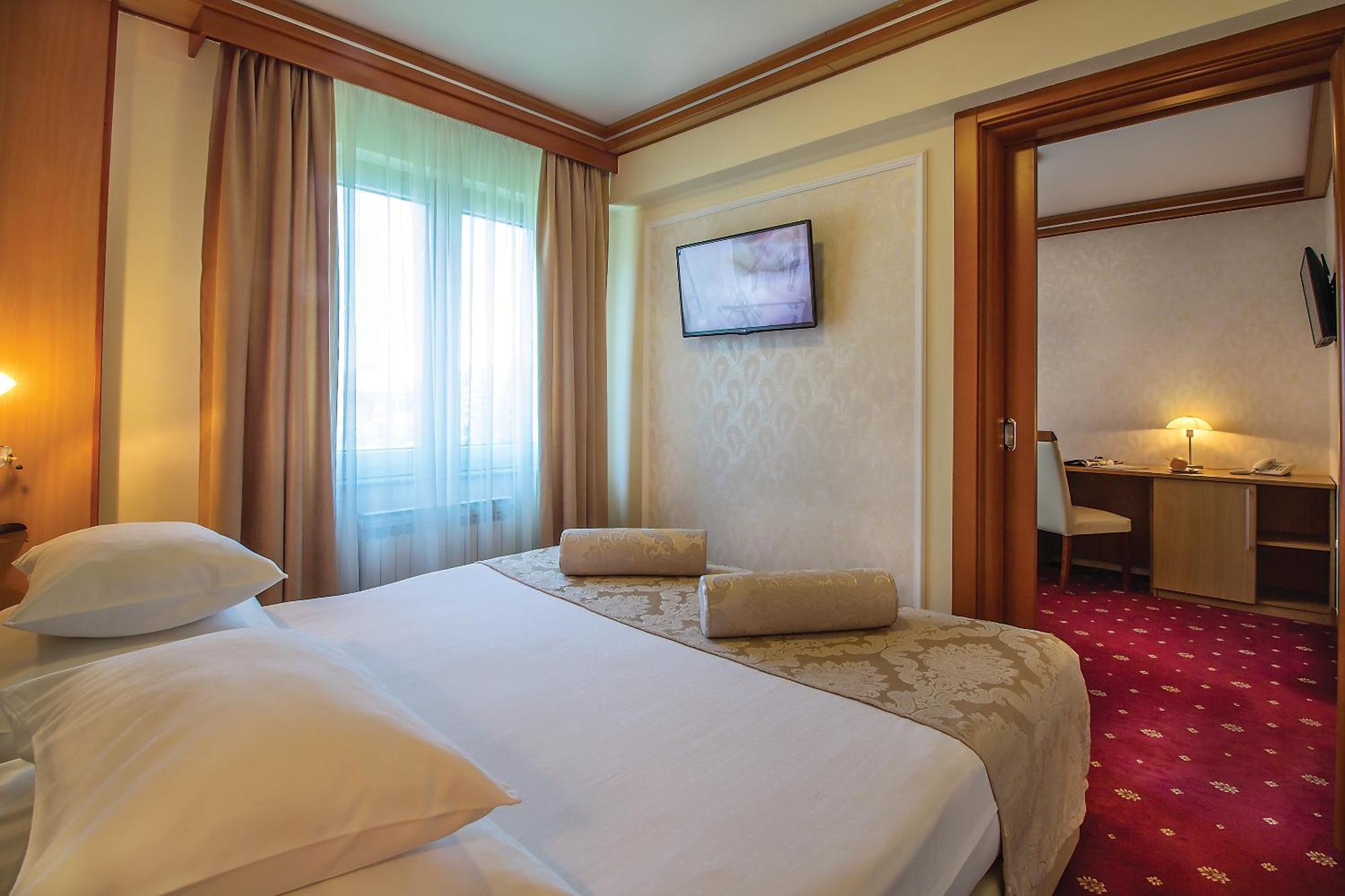 Hotel Cezar Баня-Лука Экстерьер фото
