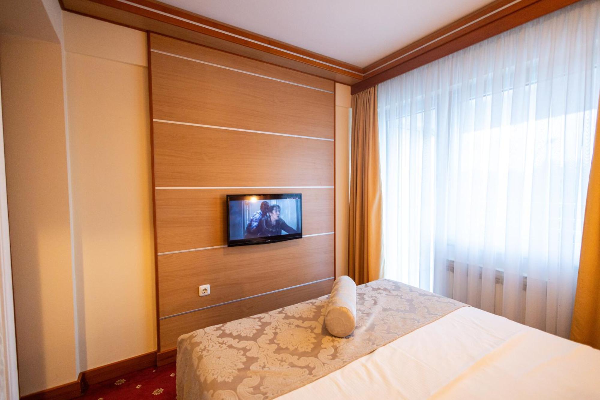 Hotel Cezar Баня-Лука Экстерьер фото
