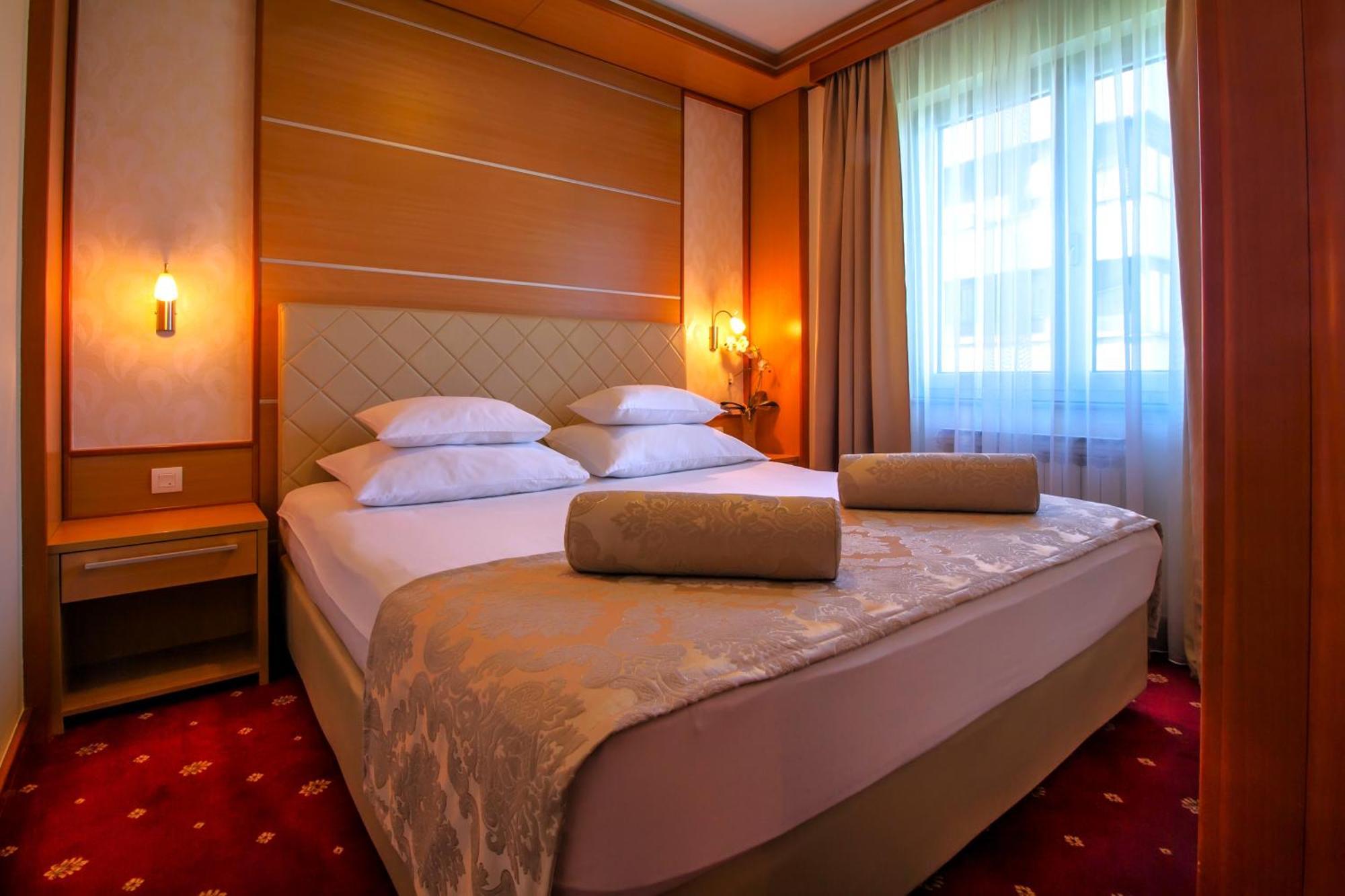 Hotel Cezar Баня-Лука Экстерьер фото