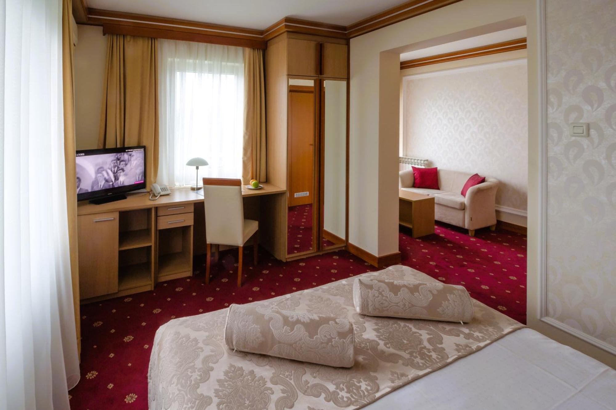 Hotel Cezar Баня-Лука Экстерьер фото